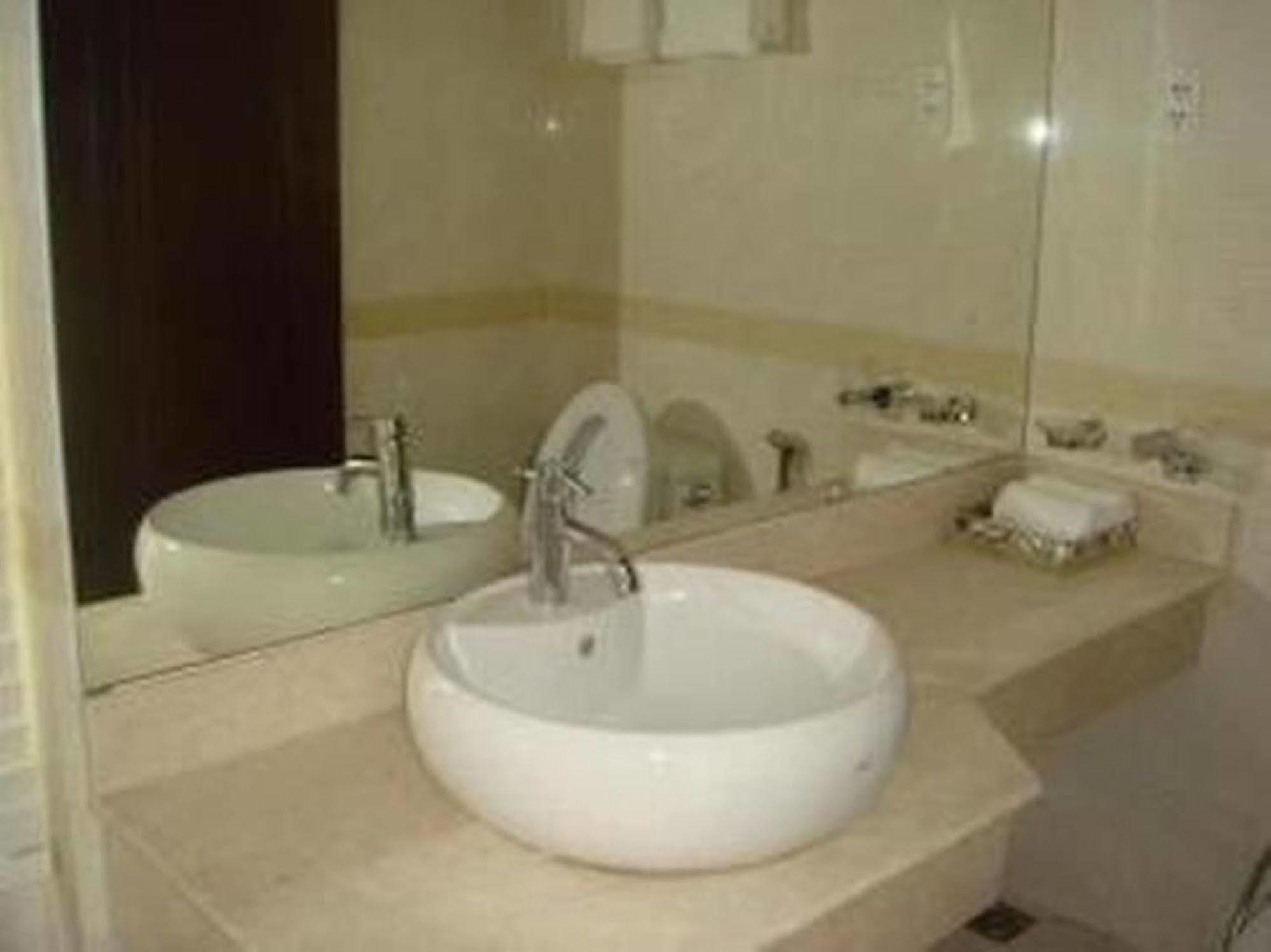 Trung Son Hotel Хошимин Екстериор снимка